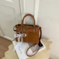 Donna vintage commuter PU pelle borsa elegante fibbia tracolla borsa a spalla marrone - Con ciondolo / Marrone