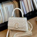 Stilvolle elegante Damen Umhängetasche in quadratischer Form mit Verschluss und Henkel. - Weiß