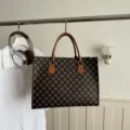 Elegante borsa tote con monogramma e manici marroni, borsa a tracolla casual da donna chic. - Marrone