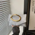 Elegante Damen Clutch Handtasche mit goldenem Ringgriff, schicke graue Abendtasche Mode. - Grau
