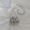 Sac bandoulière rigide argenté en forme de nuage avec chaîne métallique, mini sac à main tendance. - Argent
