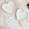 Set d'assiettes en carton en forme de cœur et de serviettes pour fête anniversaire mariage - Lot de 8 assiettes 7 pouces dorées avec cœur emoji souriant / Visage souriant bleu clair avec cœurs