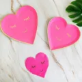 Ensemble d'assiettes et serviettes en papier cœur rose pour fête d'anniversaire, vaisselle. - Smiley cœur rose vif