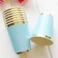 Gobelets en papier jetables bleu clair avec bords dorés pour vaisselle de fête d'anniversaire. - Lot de 8 gobelets en papier bleu 270 ml avec dorure