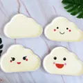 Jolis assiettes en carton nuage pour anniversaire enfant fête vaisselle jetable 4 pièces - 8 assiettes nuage blanc avec smiley jaune