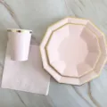 Rosa und goldene Einweg Pappteller Becher Servietten Set fur elegante Party Torte Deko - Hellrosa