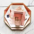 Roze verloop zeshoekige papieren borden en bekers feest servies set voor verjaardag. - 4-delige set