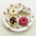 Assiette en papier jetable de style européen avec imprimé floral rose pour le thé de l'après-midi. - Lot de 12 / Milky blanc