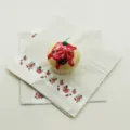 Serviettes en papier imprimées colorées de fête d'enfants avec un motif de roses. - Blanc Cassé