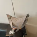 Λεπτομερης εικονες της casual γκρι ναιλον τσαντας ωμου dumpling για καθημερινη χρηση. - Γκρι