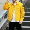Herren gelbe Destroyed Jeansjacke lässige langärmlige Streetwear Oberbekleidung mit Patches. - S / Oberteile / Gelb