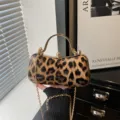 Chic borsa pochette rigida leopardata da donna, elegante borsa a tracolla alla moda. - Marrone