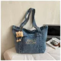 Τσάντα Tote Denim, Casual Τσάντα Ώμου με Κέντημα Γραμμάτων Κορεατικού Στυλ, Μπλε Παραλλαγή - Ανοιχτό Μπλε Sandwashed με Κρεμαστό
