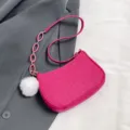 Modische pinke Filz Achseltasche Schultertasche mit Kette und flauschigem Bommel für Damen. - Ohne Anhänger / Fuchsia