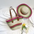 Farbig gestreifte Stroh Umhängetasche Eimerbeutel mit passendem Sonnenhut für Strand und - Fuchsia
