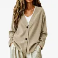 Dettaglio cardigan in maglia scollo V con texture a costine, maniche lunghe e chiusura chic. - Kaki