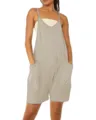Vista dettagliata di pantaloncini con bretelle ampi casual da donna con scollo a V e tasche. - Taglia S / Grigio