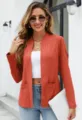 Dettaglio della elegante giacca blazer donna aperta color arancione ruggine per uso quotidiano. - Taglia S / Top / Arancione