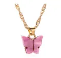 Goudkleurige ketting met een zoete roze acryl vlinderhanger voor de damesmode. - Ketting / Paars