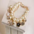 Pulsera de perlas multicapa de moda con colgantes de caballo y flores de diamantes. - Como se muestra