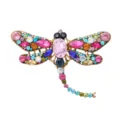 Gedetailleerde close-up van een vintage goudkleurige libelle broche met strass. - Kleurrijk
