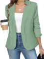 Vista dettagliata blazer donna monocolore manica lunga aperto davanti verde salvia elegante. - Verde chiaro