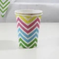 Gobelets en carton chevron coloré pour décorations de fête d'anniversaire, vue de face. - Gobelets en Papier 12 Pièces