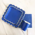 Juego de platos y vasos de papel desechables azul real y oro para decoración de fiesta - 25 pajitas con estampado dorado (estilo aleatorio) / Platos cuadrados azul real con estampado dorado