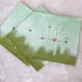 Groene verloop papieren servetten met i do tekst en hart pijlen ontwerp voor feestelijke bruiloften. - Papieren Servetten 16 Stuks