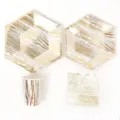 Set de vaisselle de fête jetable assiettes gobelets et serviettes grain de bois doré. - Set de 4 pièces / Grain de bois doré