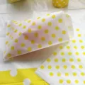 Bolsa de papel antigrasa desechable de lunares amarillos, detalle del material de embalaje. - Bolsa de Papel Antigrasa de Topos / 12 Piezas/Paquete / Amarillo