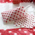 Bolsa de papel antigrasa de lunares rojos y blancos para envolver comida y snacks. - Bolsa de Papel Antigrasa de Topos / 12 Piezas/Paquete / Rojo