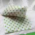 Bolsas de papel antigrasa desechables con topos verdes, ideales para patatas fritas y pollo. - Bolsa de Papel Antigrasa de Topos / 12 Piezas/Paquete / Verde
