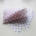 Bolsas de papel antigrasa desechables con lunares morados, perfectas para patatas fritas y snacks. - Bolsa de Papel Antigrasa de Topos / 12 Piezas/Paquete / Púrpura