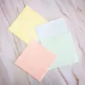 Vue détaillée de jolies servillettes en papier pastel pour fêtes, pâtisserie et cuisson. - 16 serviettes en papier assorties 33x33 cm 1 - rose foncé, jaune, bleu, vert menthe