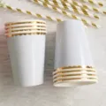 Set di bicchieri di carta usa e getta bianchi e cannucce a righe oro per feste di compleanno - 8 pezzi di bicchieri di carta bianchi stampati in oro da 270 ml