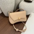 Borsa a tracolla beige retrò da donna, elegante borsa a mano chic con fibbia in metallo. - senza ciondolo / Kaki