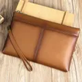 Sac pochette marron vintage en cuir véritable pour homme sac à poignet d'affaires élégant. - Brun café effet frotté