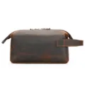 Vintage donkerbruine lederen toilettas voor heren, stijlvolle reistas en handige clutch. - koffiekleur