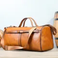 Vintage bruine echt lederen reistas duffel bag met schouderriem voor heren zakenreis. - Bruine Koffie