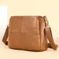 Bruine crossbody tas van echt rundle leder, veelzijdige schoudertas voor stijlvolle dames. - Bruin