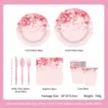 Ensemble de vaisselle de fête cœur rose avec assiettes, tasses, serviettes et couverts. - Kit de 8 pièces pour 20 personnes