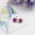 Paarse kristallen roos bloem oorknoppen met schitterende strass stenen, prachtige mode sieradendetail. - Paars