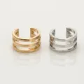 Twee stijlvolle open metalen multi-band ringen en elegante oorclips in goud zilver. - Drie-Rijen Gepolijst (JZ048) / Goud