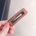Bruine lederen rechthoekige haarspeld minimalistische snap clip elegante haaraccessoire dagelijks - Lichtkoffie