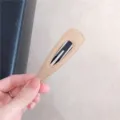 Minimalistische lederen druppel haarspeld stijlvolle koreaanse pony clip voor dagelijks - Khaki
