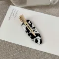 Schwarze und weiße Acetat Entenschnabel Haarklammer, schicke geometrische Haarspange Damen. - Kuhmuster