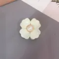 Cute white acrylic flower hair claw clip with central pearl, sweet style daily hair accessory. - White