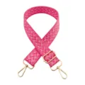 Vista dettagliata della tracolla per borsa larga in tessuto con motivo chevron rosa e accessori dorati. - Fibbia d'oro / Rosso rosa