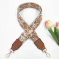 Ethno bestickter Ersatz Schultergurt fur Handtaschen mit verstellbarer Schnalle und Lederenden. - Hellbraun auf Beige & Hellbraun